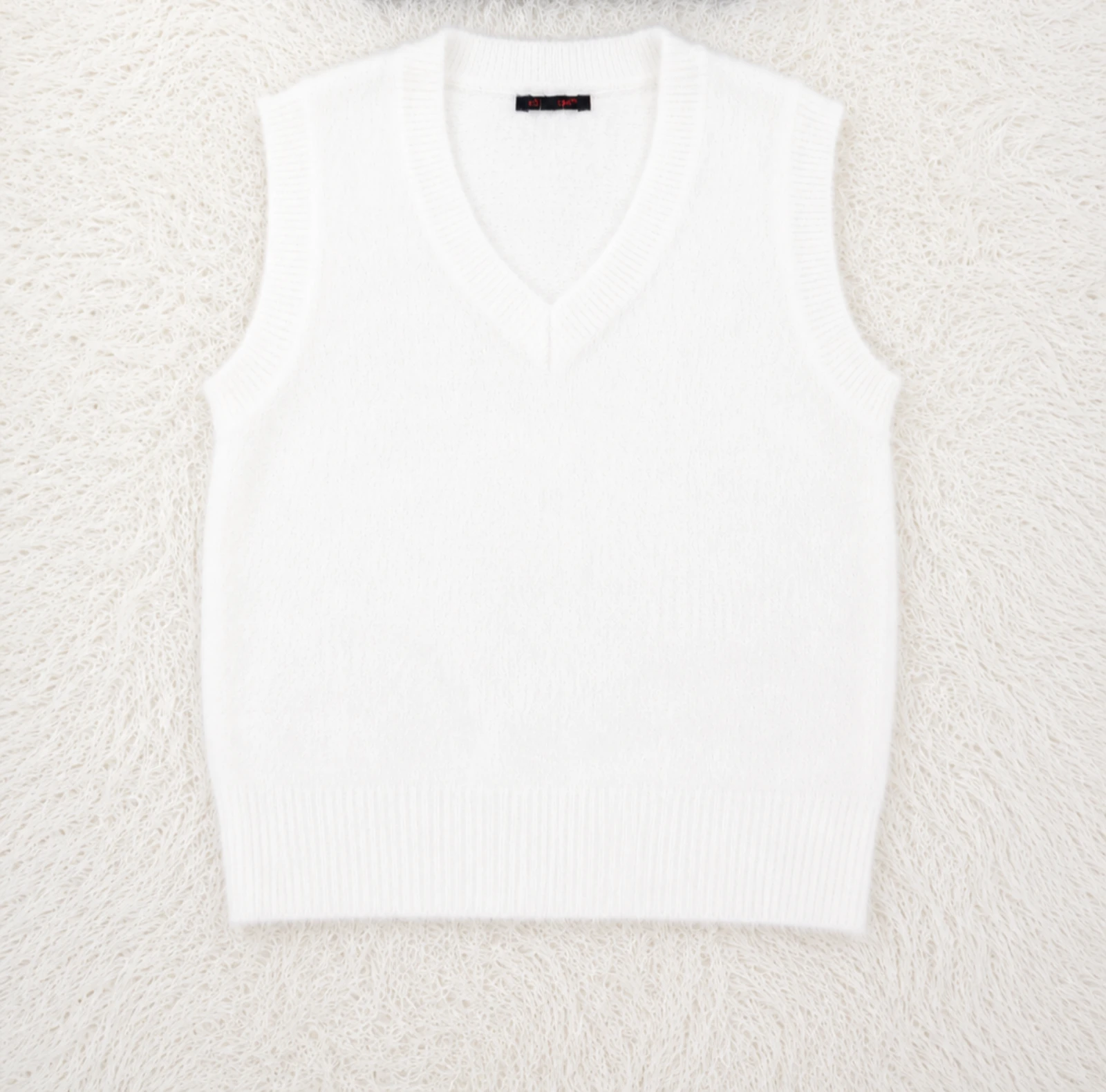 Pull sans manches duveteux écru Don't Call Me Jennyfer T.S 14 ans 👒